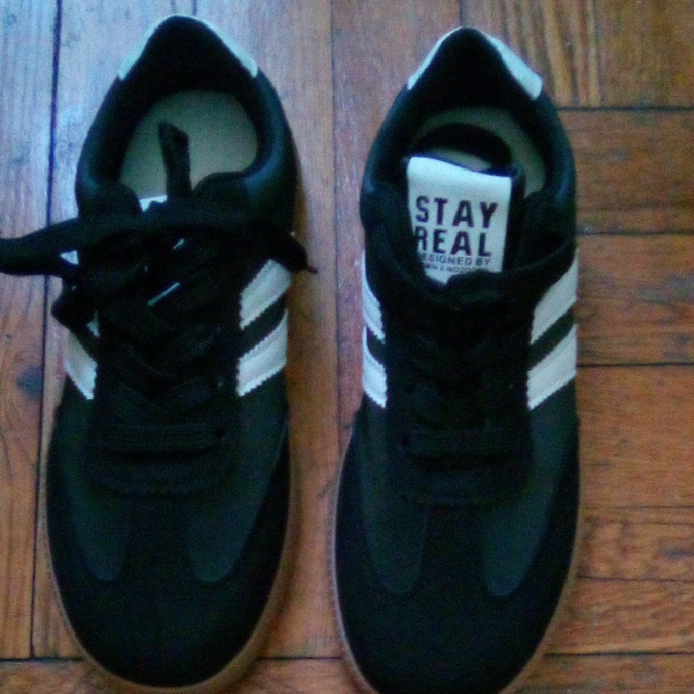 Women's/Teenager Black &  White Sneakers. Size 5 1/2.